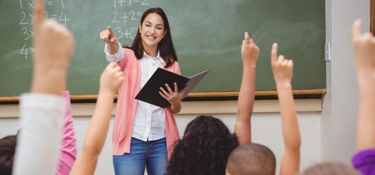 Al menos 28 escuelas no abrieron por falta de maestros