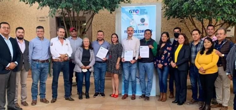 Dotan de agua a comunidades