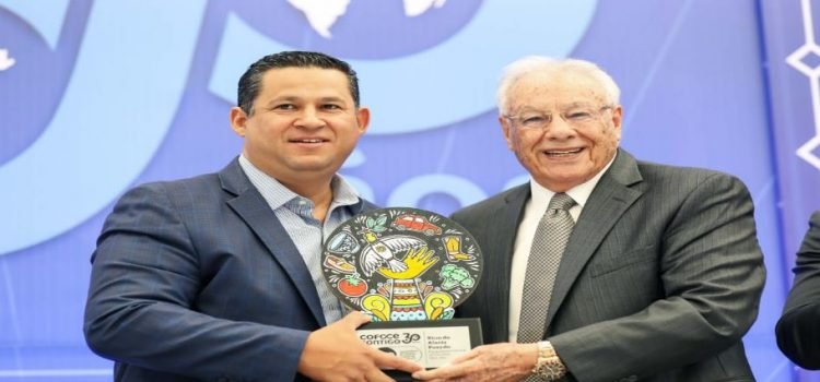 Preside Gobernador ceremonia del 30 aniversario de COFOCE