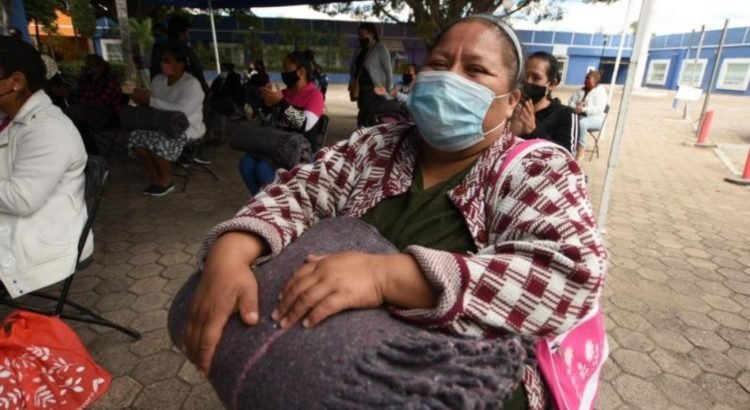 Entregan cobijas en comunidades vulnerables de Irapuato