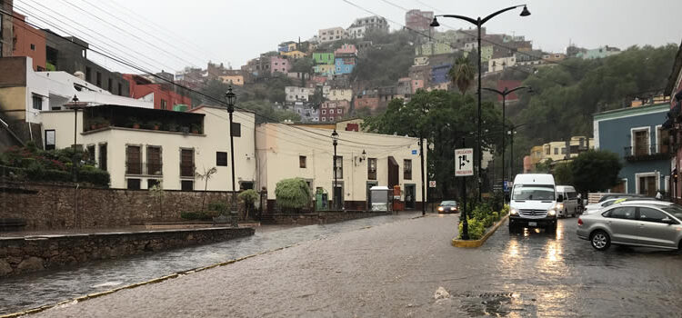 Alerta en Guanajuato: Lluvias Intensas y Vientos Fuertes por Huracán John