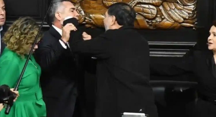 Noroña y ‘Alito’ se fueron a los golpes en el Senado
