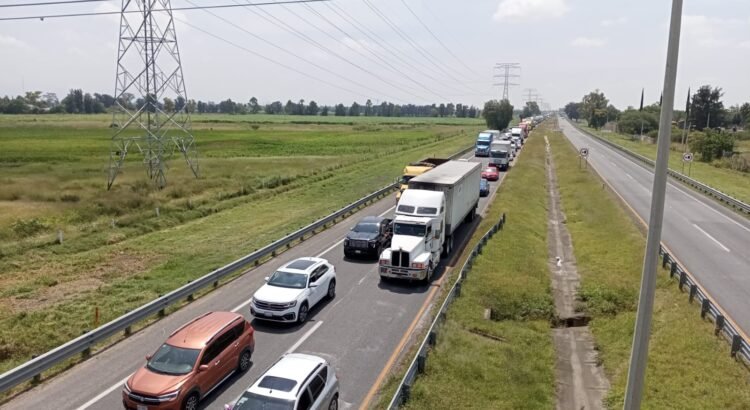 Peregrinos colapsan carreteras de Guanajuato rumbo a San Juan de los Lagos