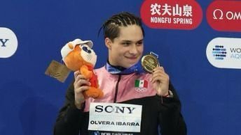 Osmar Olvera regresa a México entre aplausos y mariachi tras conquistar el oro mundial