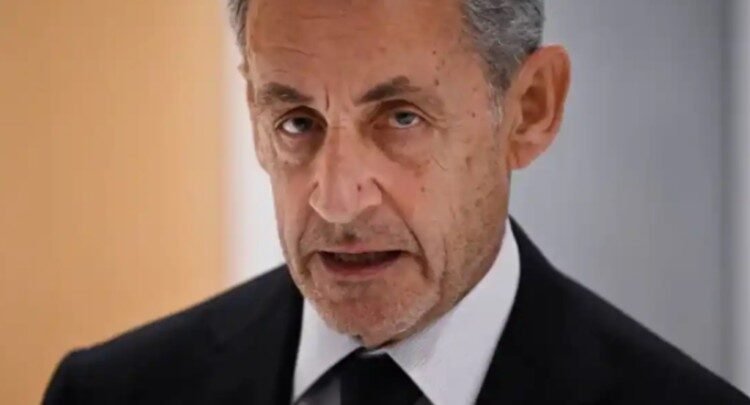 Condenan a Sarkozy a cinco años de prisión por corrupción